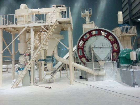 Kontinuierliches Arbeitssystem Keramische Kugelmühle 2600 KG für 325 Maschen Quarzpulvermahlen